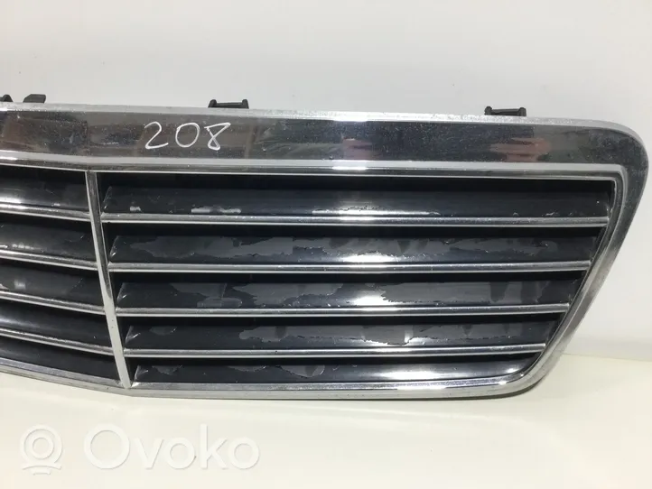 Mercedes-Benz CLK A208 C208 Grille calandre supérieure de pare-chocs avant 2088800085