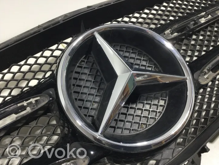 Mercedes-Benz E W213 Grotelės priekinės A2138880123