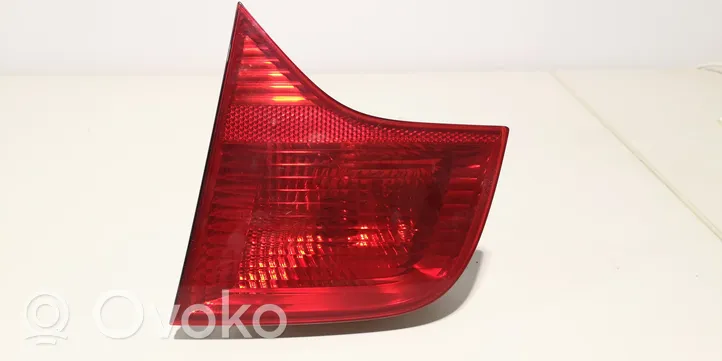 Audi A4 S4 B7 8E 8H Lampy tylnej klapy bagażnika 8E5945094