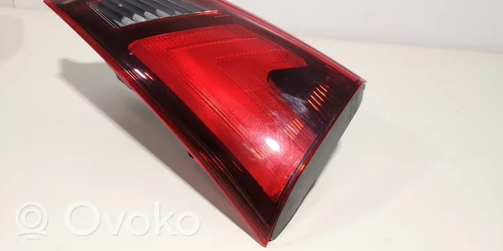 Nissan Rogue Lampy tylnej klapy bagażnika 22623756