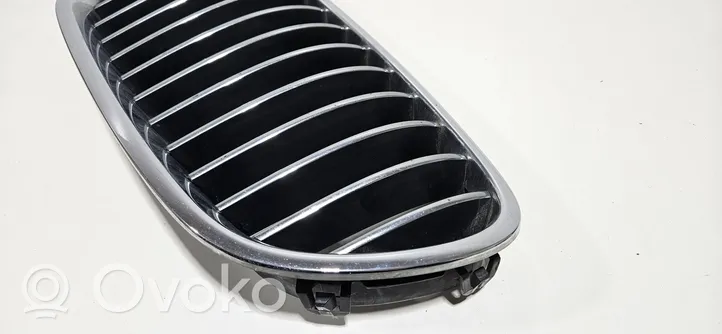 BMW 5 F10 F11 Atrapa chłodnicy / Grill 51137200727