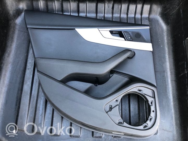 Audi A4 S4 B9 Boczki / Poszycie drzwi tylnych 8W0867419