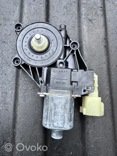 Land Rover Discovery 5 Moteur de lève-vitre de porte avant E840368007A