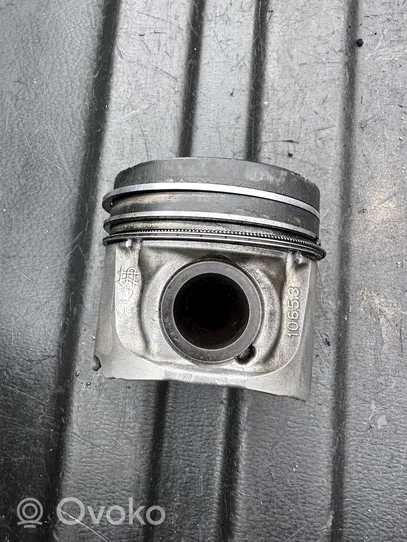 Infiniti FX Piston 10653