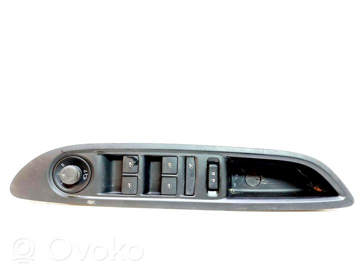 Opel Mokka Sähkötoimisen ikkunan ohjauskytkin 95025518600R