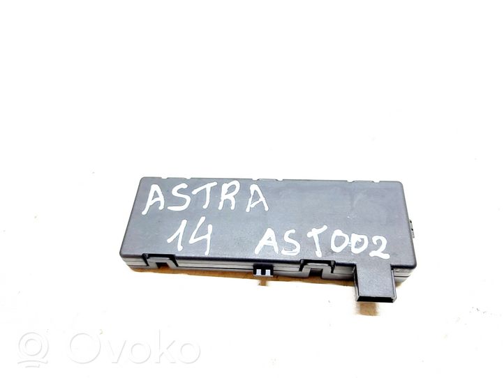 Opel Astra J Amplificatore antenna 13500144