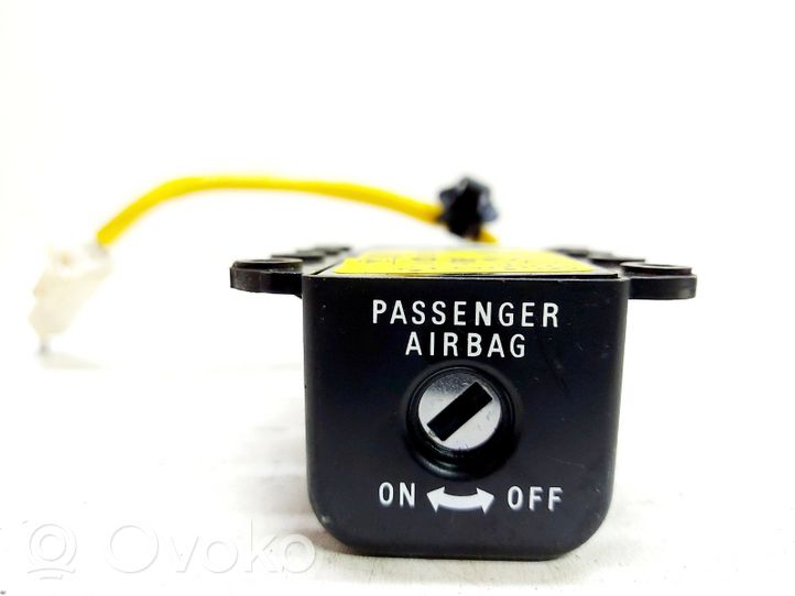 Mitsubishi i-MiEV Passenger airbag on/off switch 8610A054