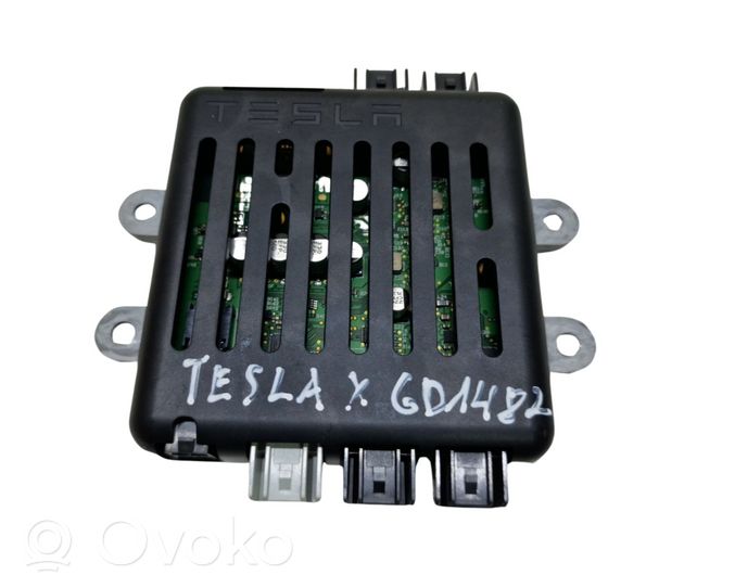 Tesla Model X Centralina USB 104282900F