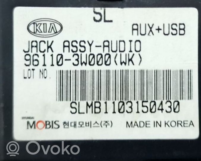 KIA Sportage USB-pistokeliitin 961103W000