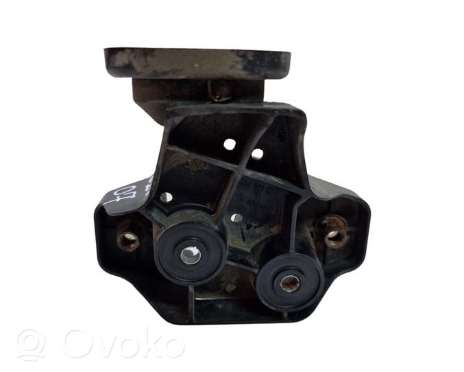 Mercedes-Benz GL X164 Staffa angolare del supporto di montaggio del paraurti A1648800230