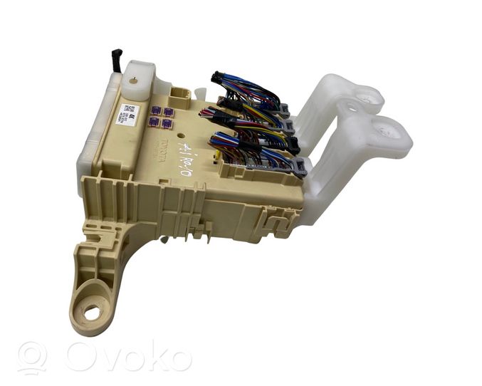 Toyota RAV 4 (XA40) Module de fusibles 63583373