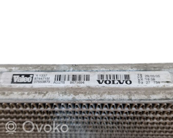 Volvo V70 Chłodnica powietrza doładowującego / Intercooler 8671694