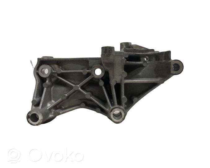 Nissan X-Trail T32 Soporte del alternador 117105124R