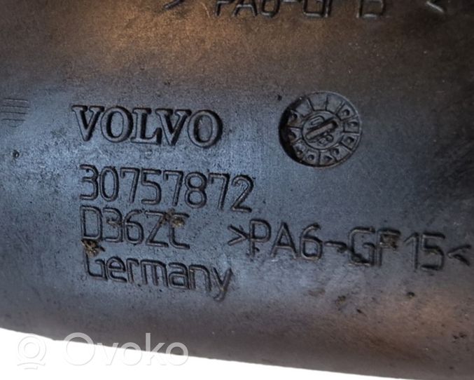 Volvo XC70 Rura / Wąż dolotowy powietrza turbiny 30757872