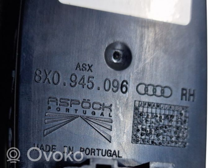 Audi A1 Lampy tylnej klapy bagażnika 8X0945096