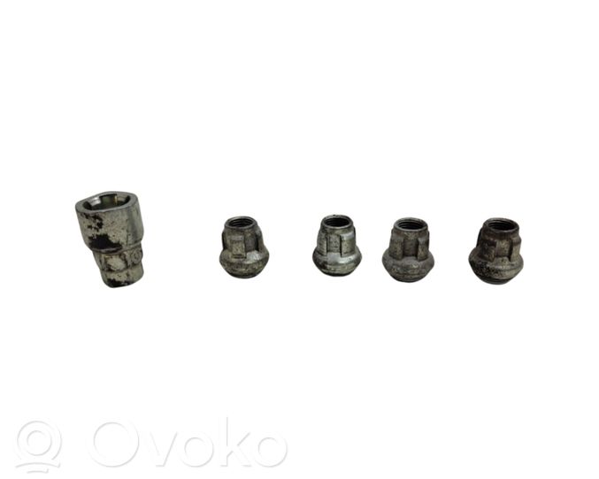 Nissan X-Trail T31 Anti-theft wheel nuts and lock, 20.00 € | RRR