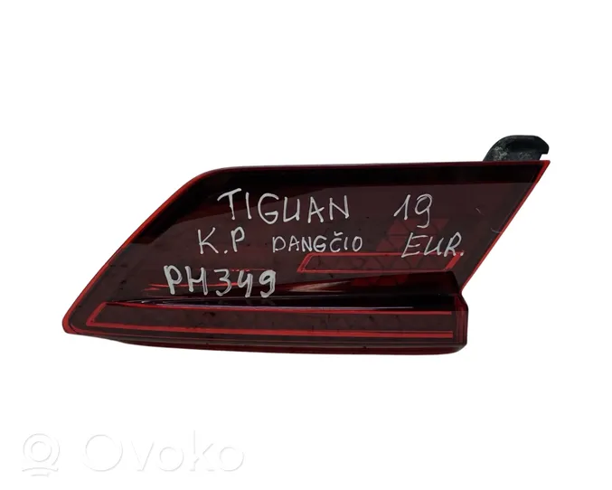 Volkswagen Tiguan Lampy tylnej klapy bagażnika 5NA945307D