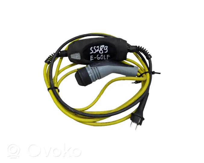 Volkswagen Golf VII Kabel do ładowania samochodu elektrycznego 12E971675AA