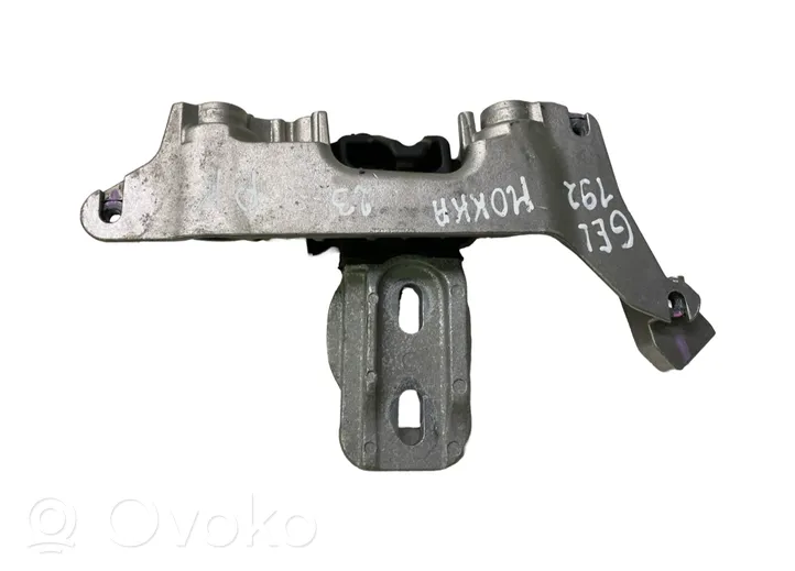 Opel Mokka B Supporto di montaggio del motore 9824312980