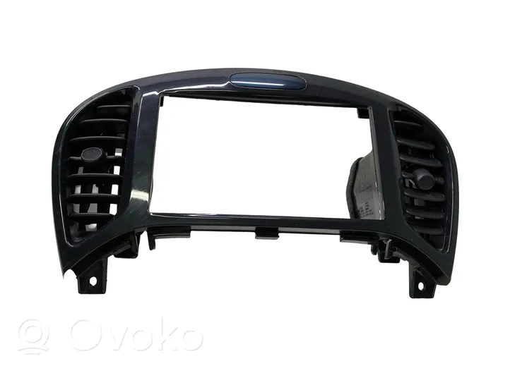 Nissan Juke I F15 Griglia di ventilazione centrale cruscotto 687511KK0A