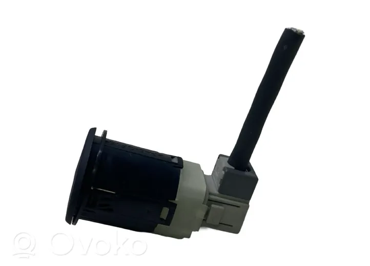 Nissan Qashqai USB-Anschluss 280023BH00A