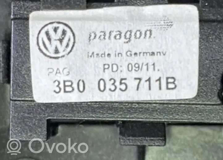 Volkswagen Tiguan Priekinių vietų apšvietimo žibintas 1K8947705AD