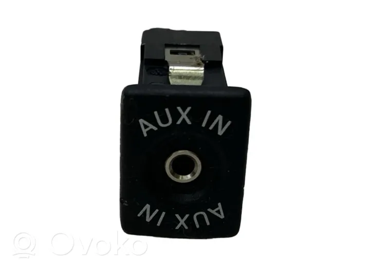 Volkswagen Tiguan Connettore plug in AUX 5M0035724