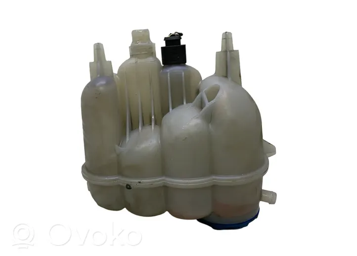 Audi A4 S4 B9 Vase d'expansion / réservoir de liquide de refroidissement 8W0121405F