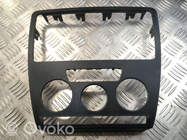 Skoda Octavia Mk2 (1Z) Rivestimento pannello centrale del cruscotto 1Z0858069