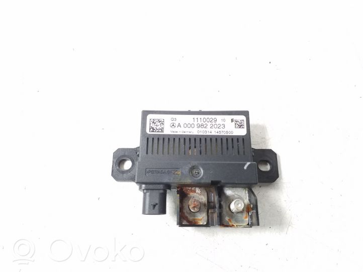 Mercedes-Benz A W176 Relais de charge A0009822023