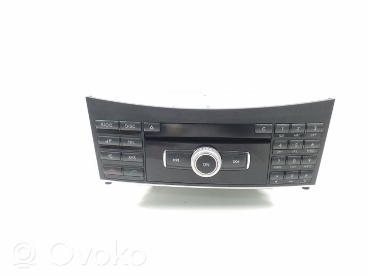 Mercedes-Benz E A207 Radio/CD/DVD/GPS-pääyksikkö A2129003908