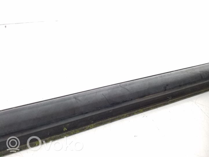 Mercedes-Benz S W221 Rivestimento modanatura del vetro della portiera anteriore 05074715