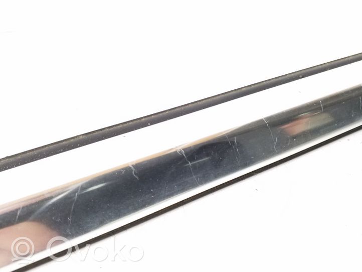 Mercedes-Benz E C207 W207 Moulures des vitres de la porte arrière A2076701200