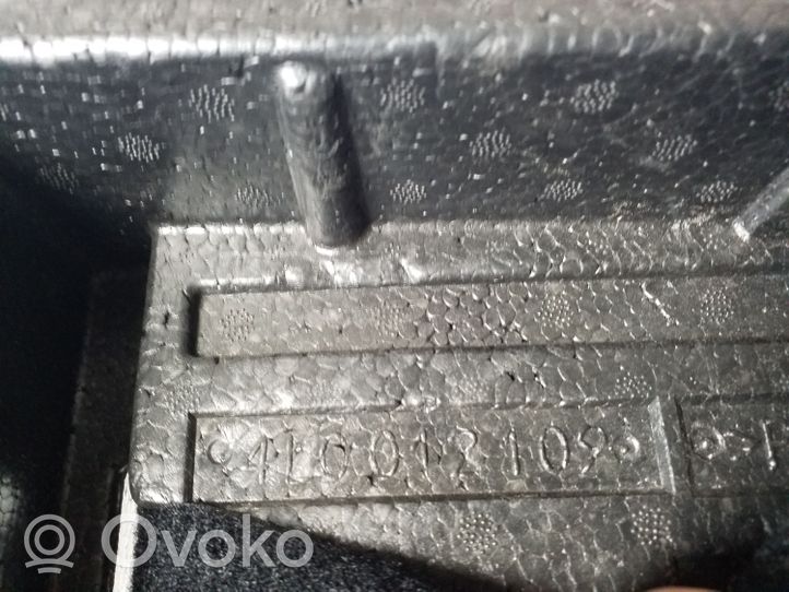 Audi Q7 4L Įrankių daiktadėžė 4L0012109