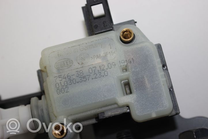 Land Rover Range Rover L322 Siłownik zamka tylnej klapy bagażnika 7016049