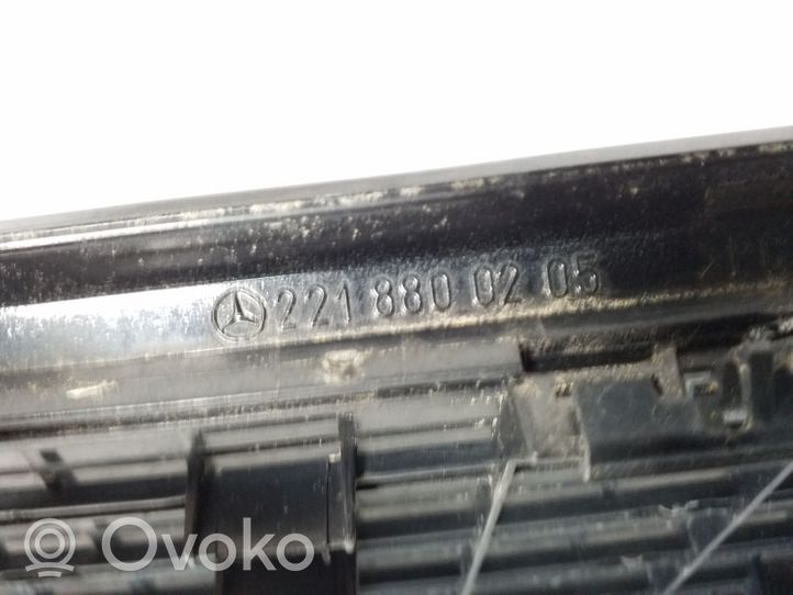 Mercedes-Benz S W221 Kratka wlotu powietrza na maskę A2218800205