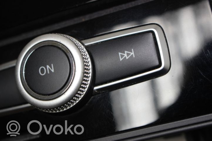 Mercedes-Benz E C207 W207 Radio/CD/DVD/GPS-pääyksikkö A2129006513