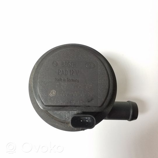 Mercedes-Benz SLK R172 Pompe à eau de liquide de refroidissement A0005000686