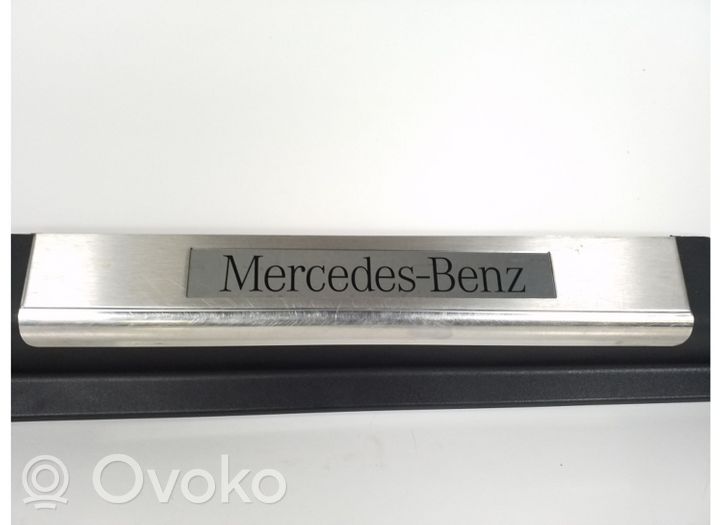 Mercedes-Benz R W251 Listwa progowa przednia A2516800135