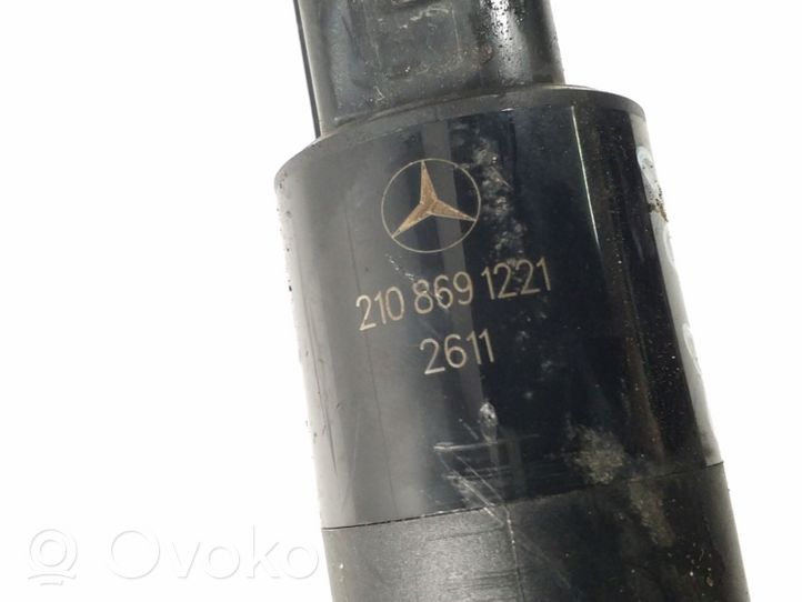 Mercedes-Benz C W204 Pompa spryskiwacza lampy przedniej A2108691221