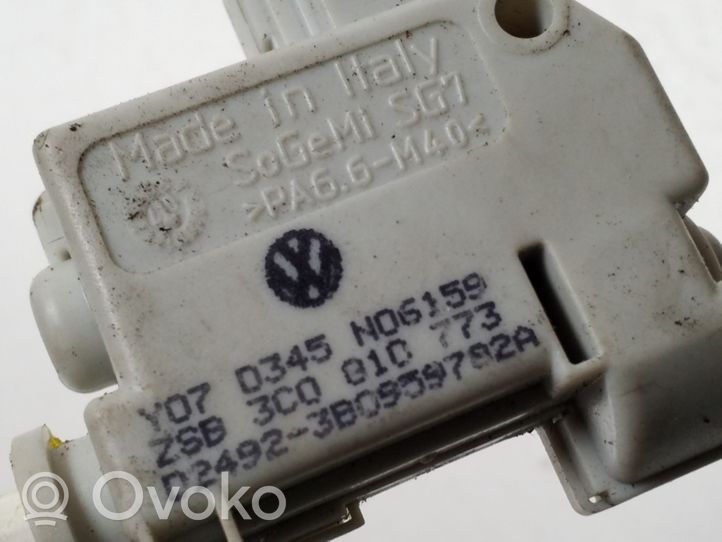 Volkswagen PASSAT B6 Verrouillage du bouchon du réservoir de carburant 3C0810773