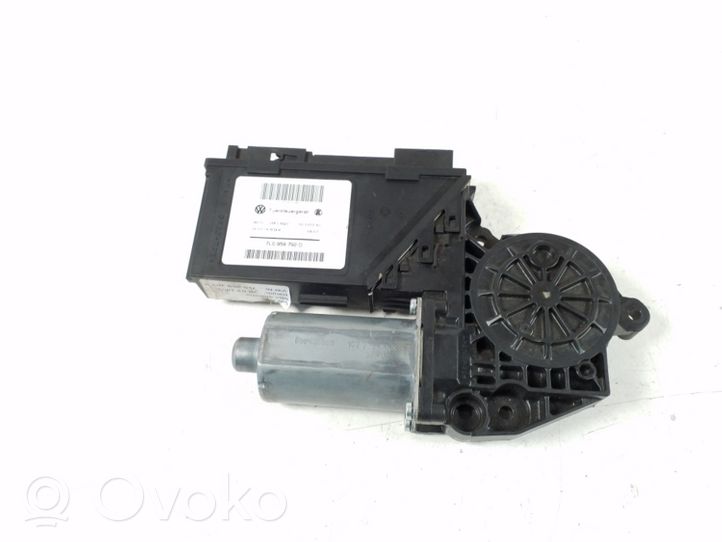 Volkswagen Touareg I Front door window regulator motor 7L0959792D