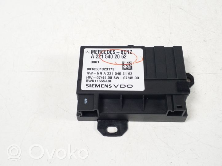 Mercedes-Benz GL X164 Unité de commande / module de pompe à carburant A2215402062