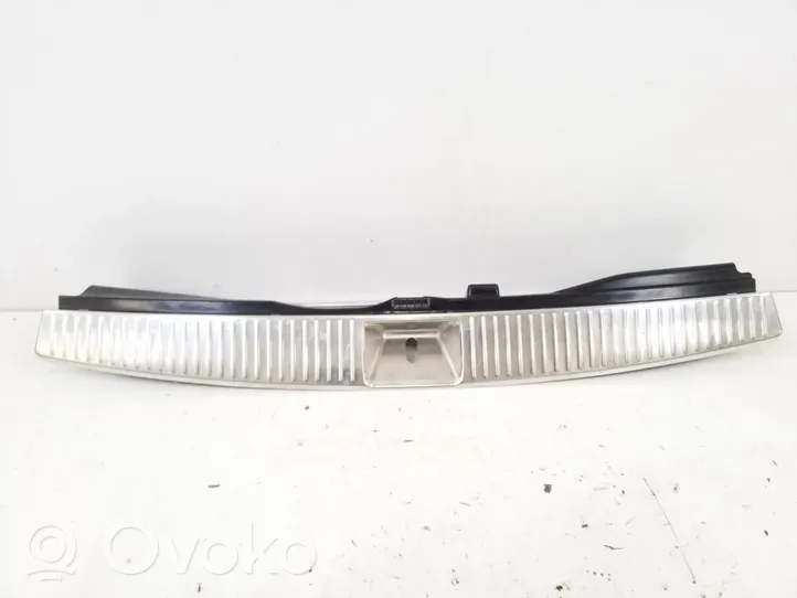 Mercedes-Benz C W204 Rivestimento di protezione sottoporta del bagagliaio/baule A2046906541