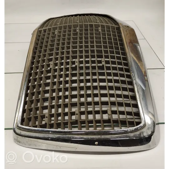 Mercedes-Benz COMPAKT W115 Etusäleikkö 1158882285