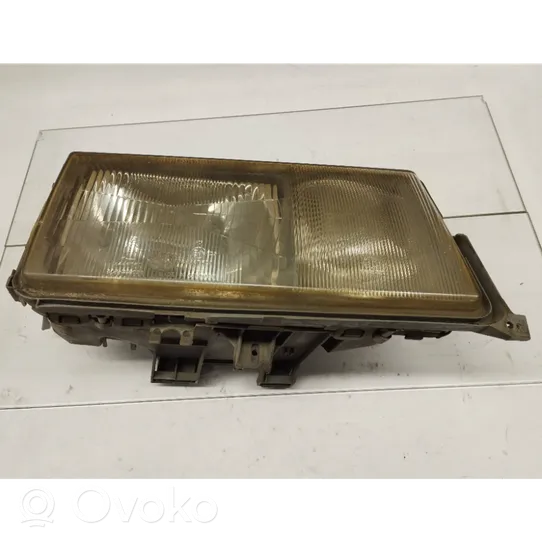 Mercedes-Benz 190 W201 Lampa przednia 2018200261