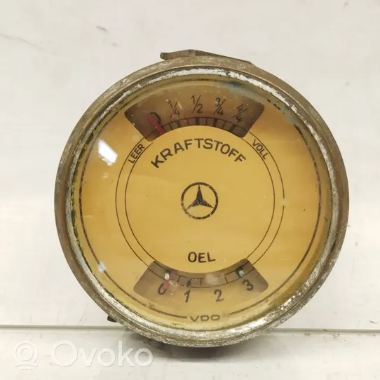 Mercedes-Benz 230 W143 Другая деталь салона 1365420201