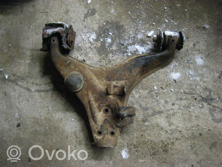 Mitsubishi L200 Fourchette, bras de suspension inférieur avant 4013A088