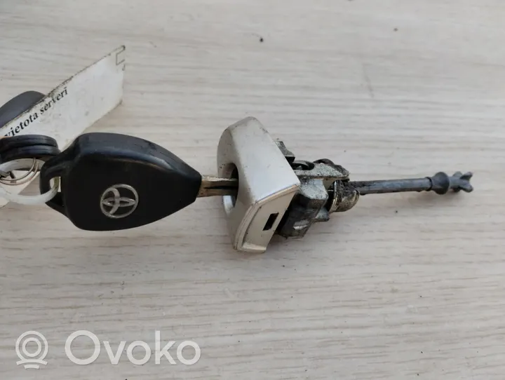 Toyota RAV 4 (XA30) Wkładka zamka drzwi przednich 6905252330