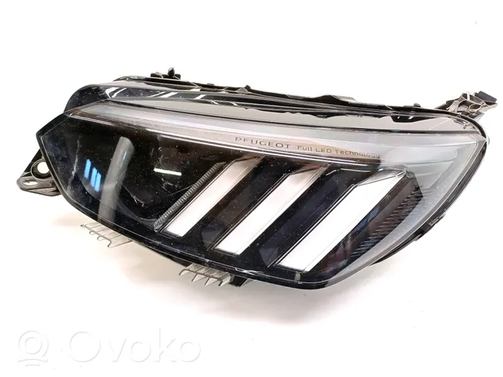 Peugeot 208 Lampa przednia 9823194180